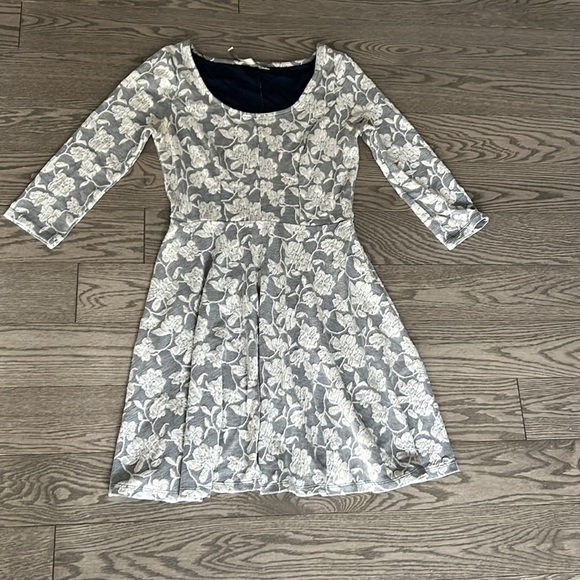 Beautiful dress by Lauren Conrad 🌺🍀🌺 - Picture 2 of 12